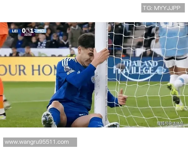 马奎尔头球统治禁区堪称英伦空霸展现无与伦比制空能力 马奎尔头球统治禁区堪称英伦空霸展现无与伦比制空能力