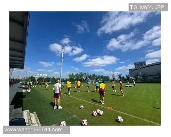 海港队结束假期重返训练全力备战中超收官战争取佳绩 海港队结束假期重返训练全力备战中超收官战争取佳绩