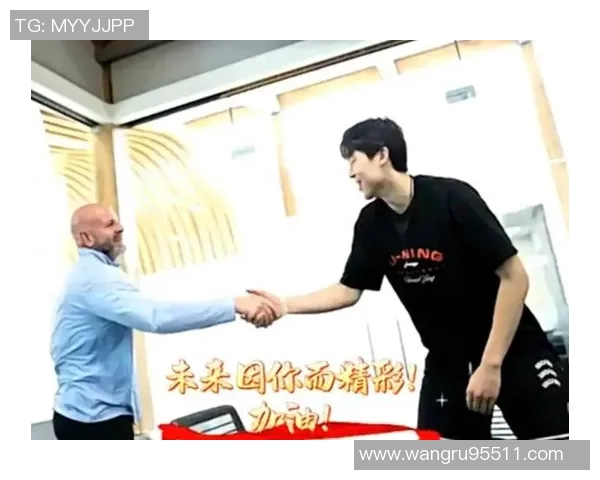 NBA高管与球探齐聚考察Woj母校球队球员展现人脉魅力