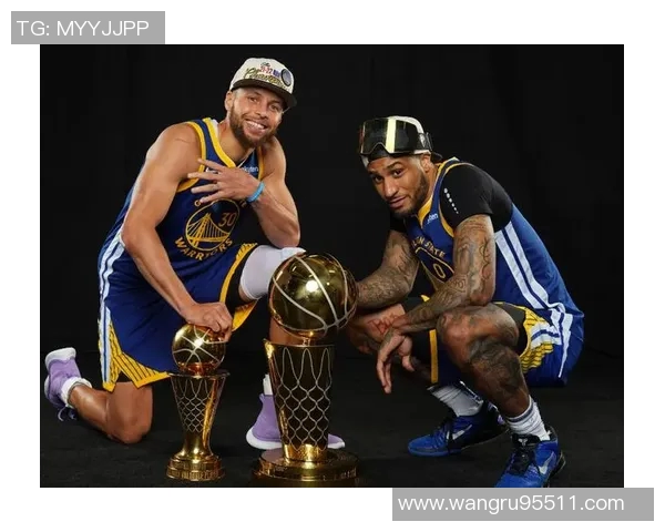 小佩顿分享比赛策略：传球给库里并为他设置挡拆的有效战术