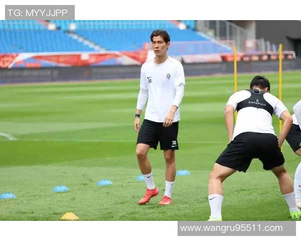 后场防守失误致命奥斯卡助攻侯永永头球破门泰山队暂时落后玉昆队