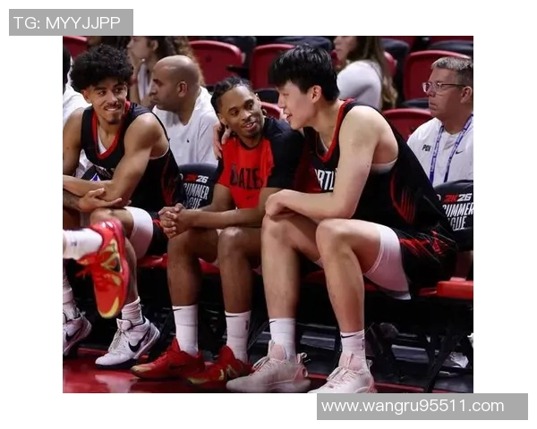 开拓者对阵魔术半场结束杨瀚森连续第五场未能登场 开拓者对阵魔术半场结束杨瀚森连续第五场未能登场