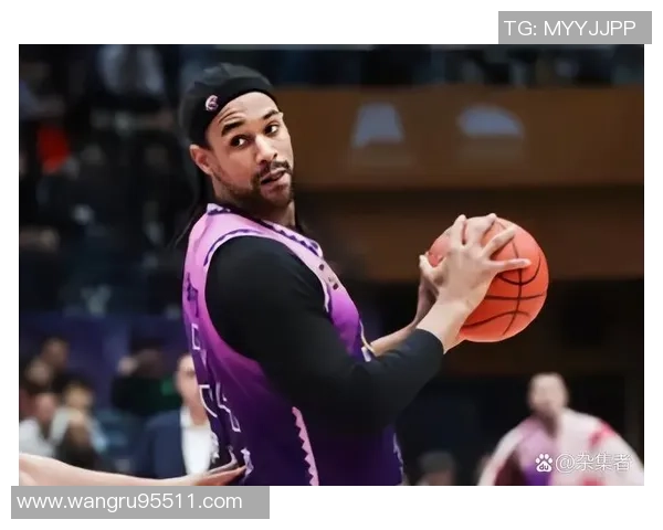 亨特上半场表现出色6投5中轻松斩获12分6篮板1助攻1抢断