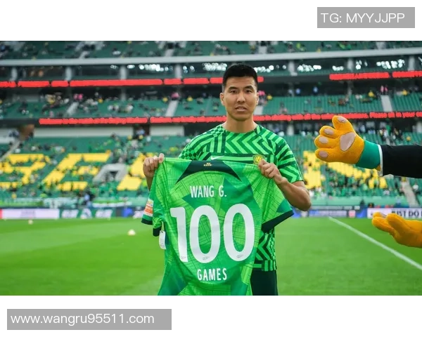 北京国安足球俱乐部成功续约王刚与池忠国展现球队未来发展信心