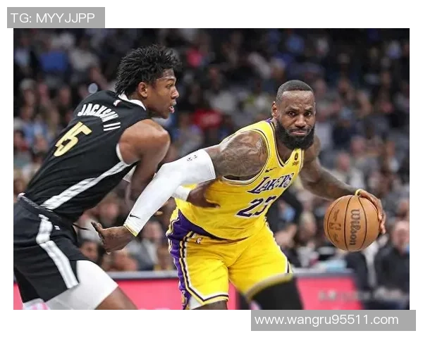 湖人对阵太阳首发阵容解析詹姆斯复出对位狄龙艾顿迎战马威