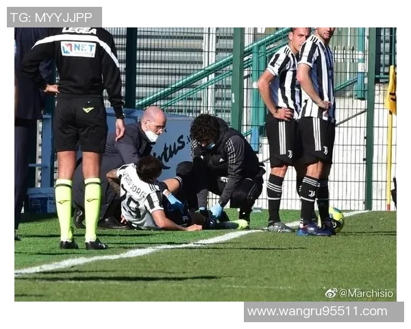 尤文旧将若热因不满裁判判罚做手铐手势被红牌罚下引发争议 尤文旧将若热因不满裁判判罚做手铐手势被红牌罚下引发争议