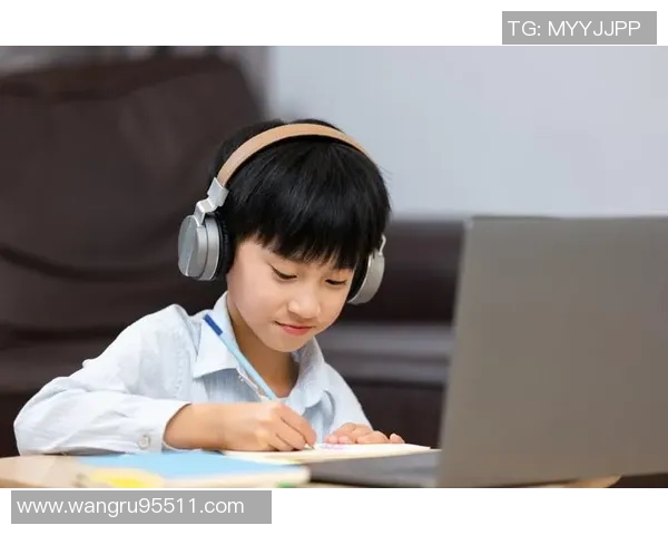 杨瀚森积极学习英语外教辅导助力球队成长与个人提升