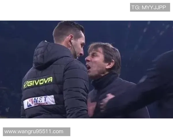 怒火中烧纳斯对球权判罚不满当场对裁判怒吼不止