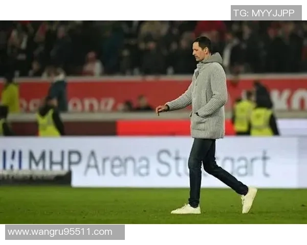 德天空报道法兰克福高层未考虑解雇托普默勒将失利责任归于球员表现